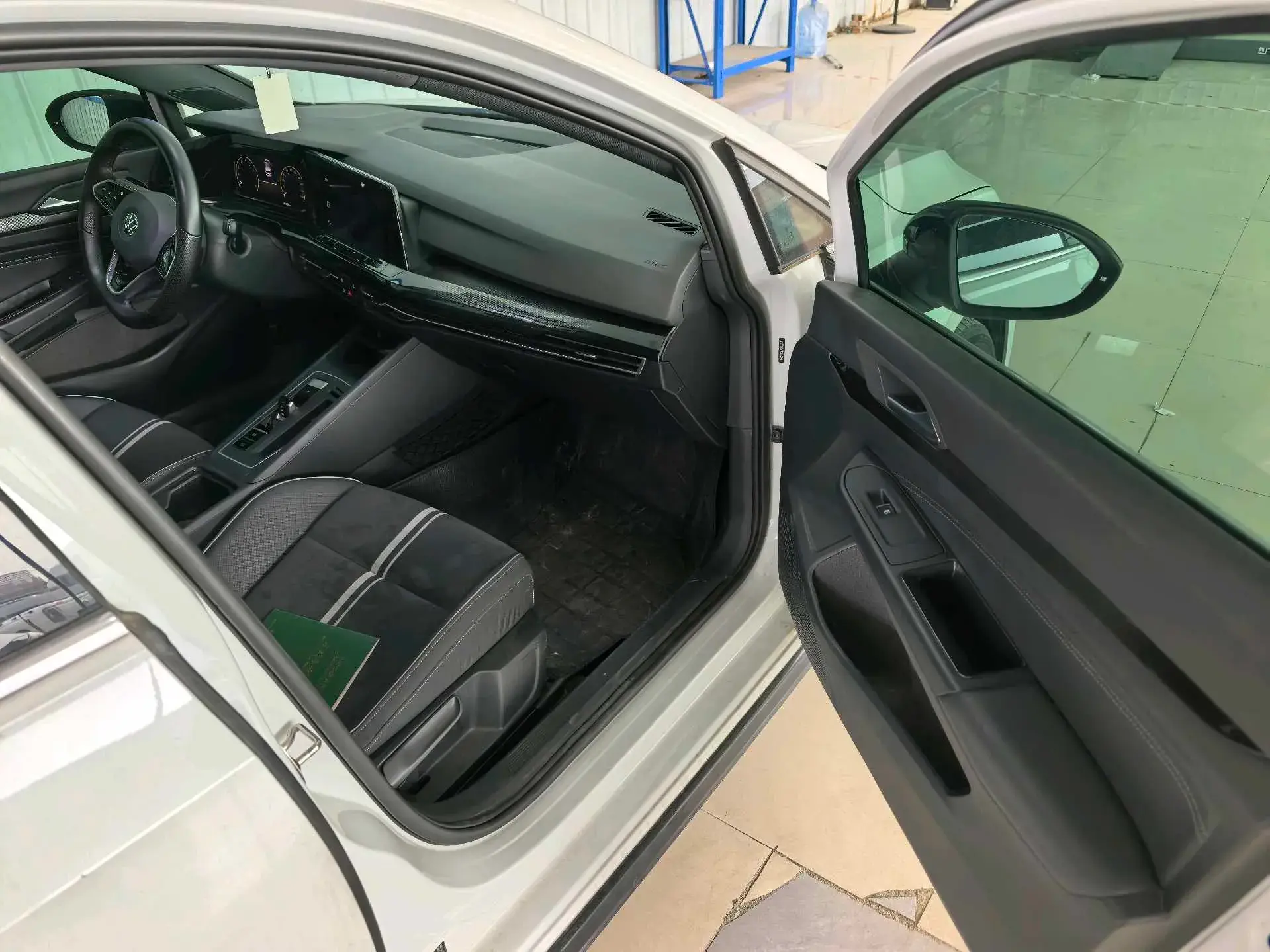 2021 VOLKSWAGEN GOLF thumbnail 4