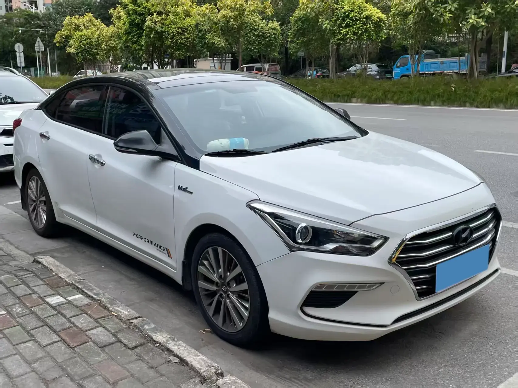 2019 HYUNDAI MISTRA thumbnail 3