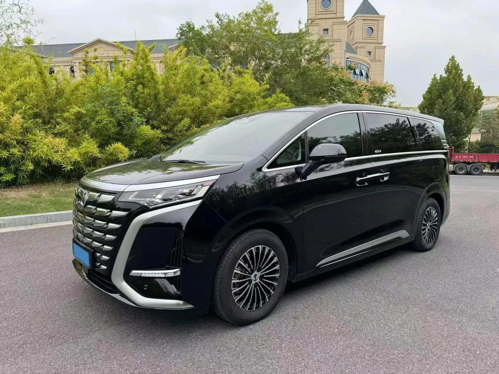 2022 DENZA D9 thumbnail 2