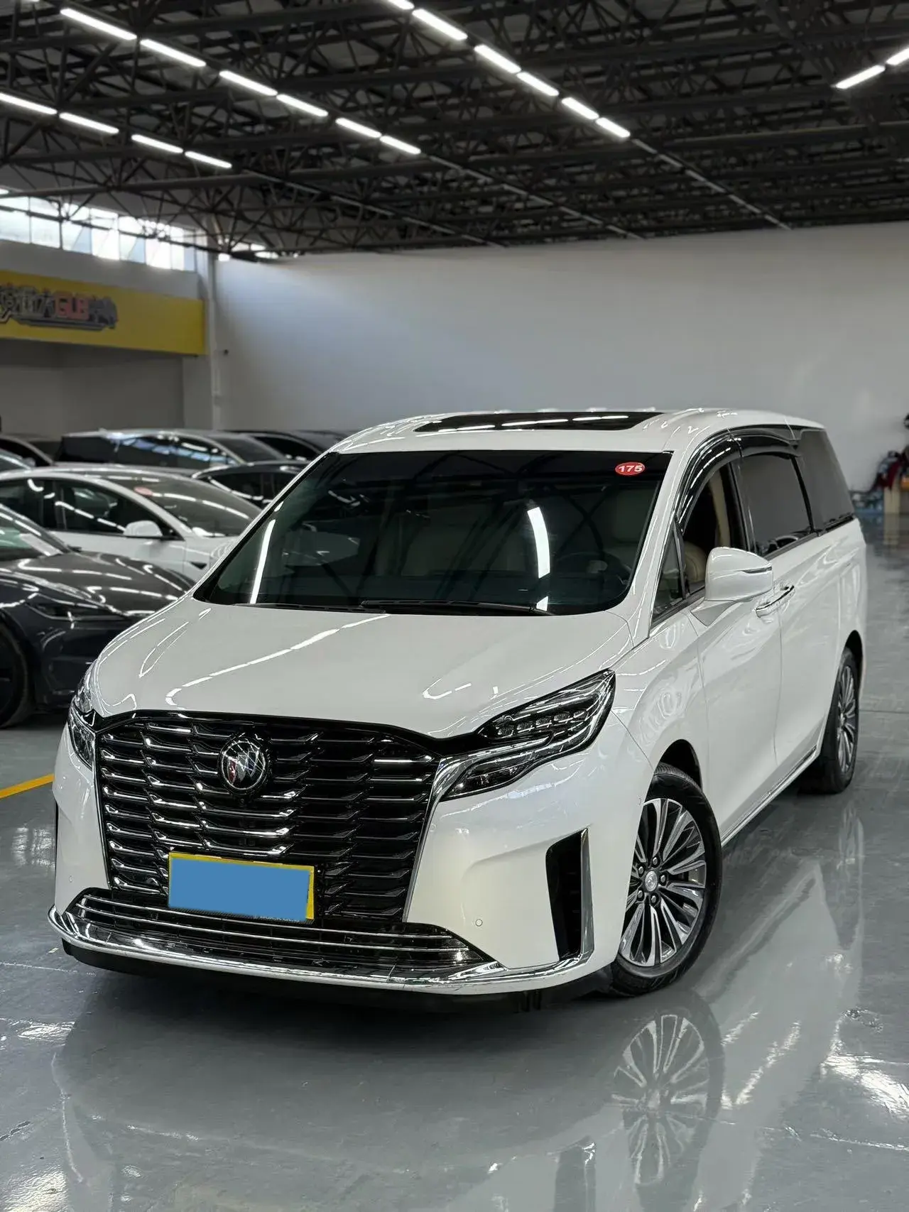 2023 BUICK GL8 view 1