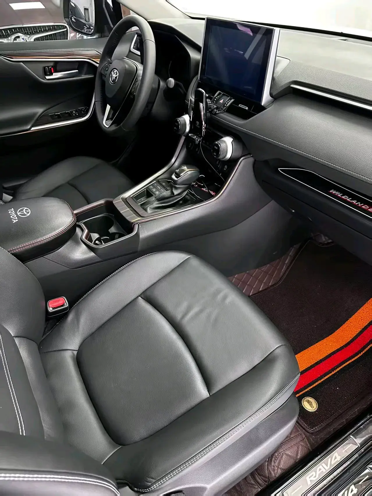 2021 TOYOTA RAV4 thumbnail 4