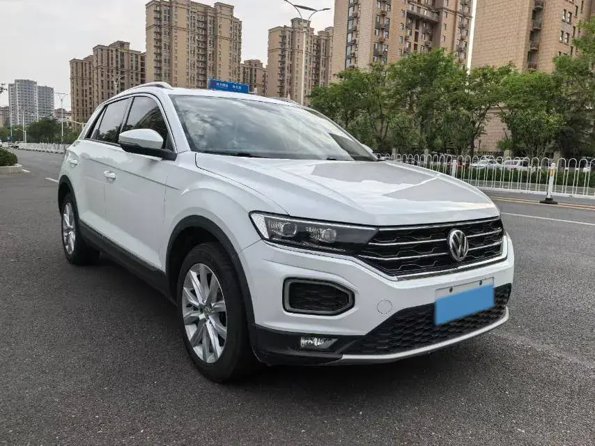 2021 VOLKSWAGEN T-ROC thumbnail 3