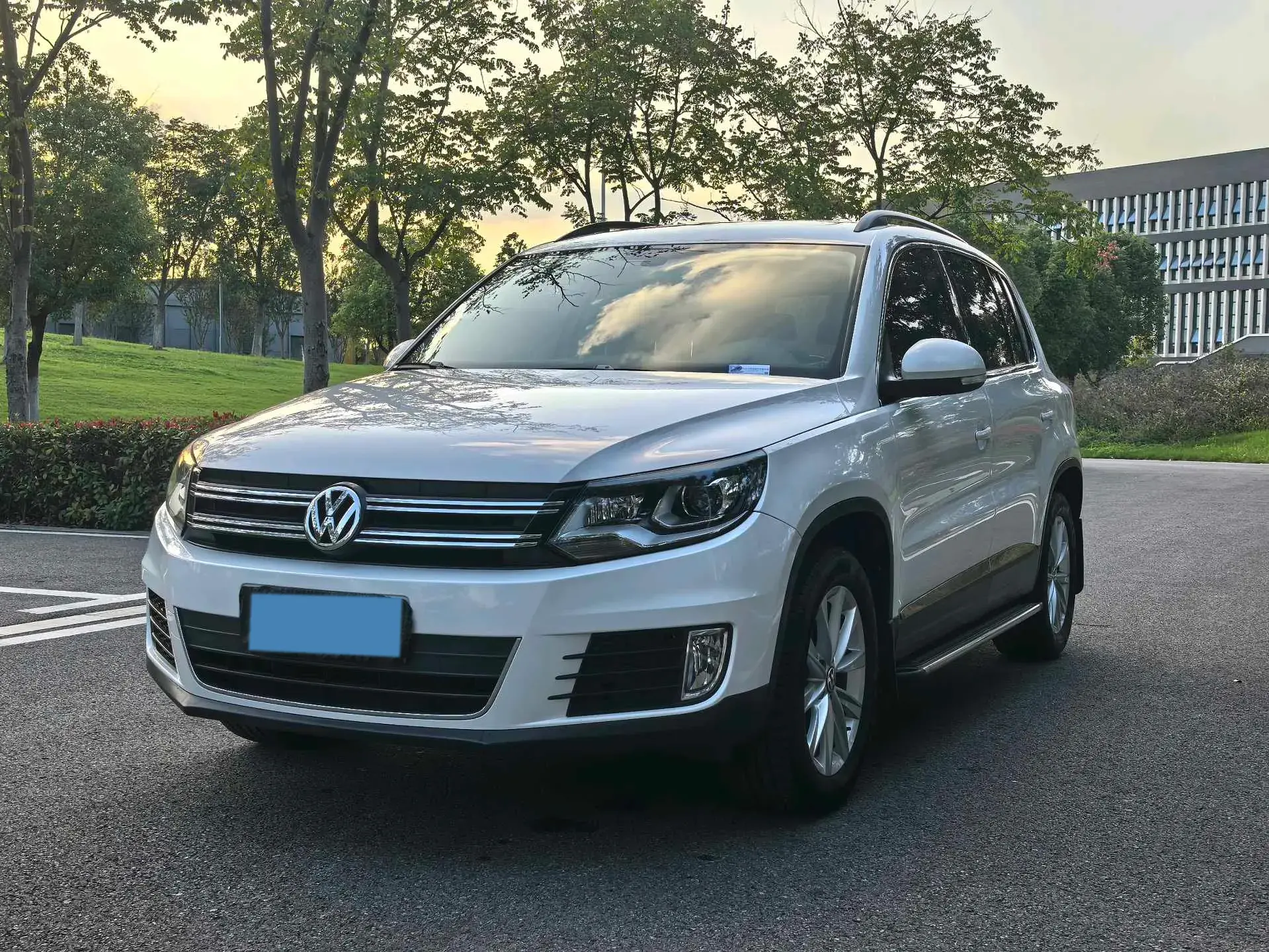 2016 VOLKSWAGEN TIGUAN view 1