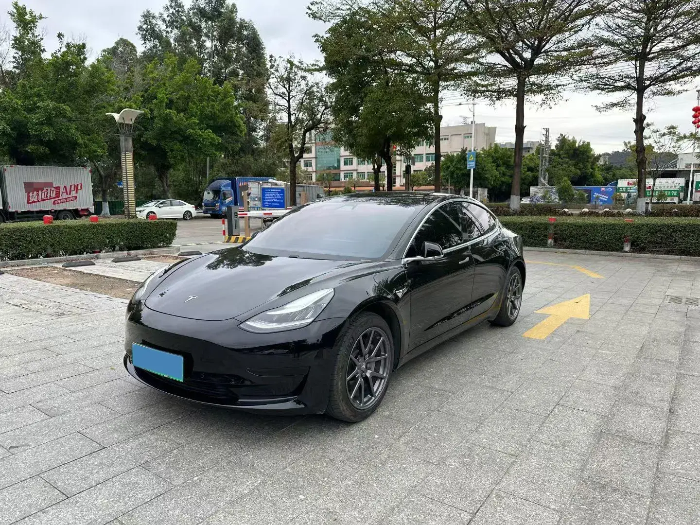2019 TESLA MODEL view 1