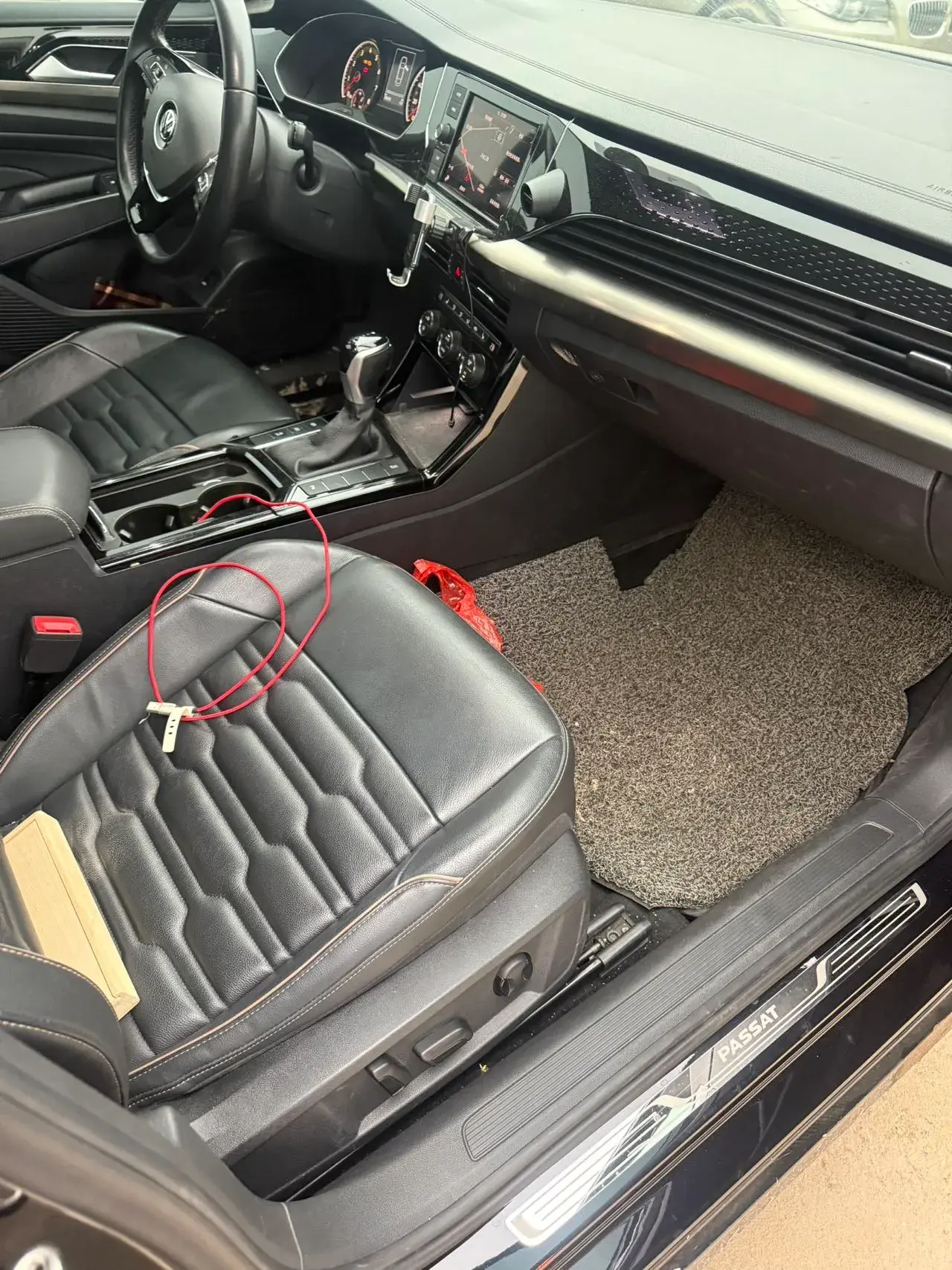 2019 VOLKSWAGEN PASSAT thumbnail 4