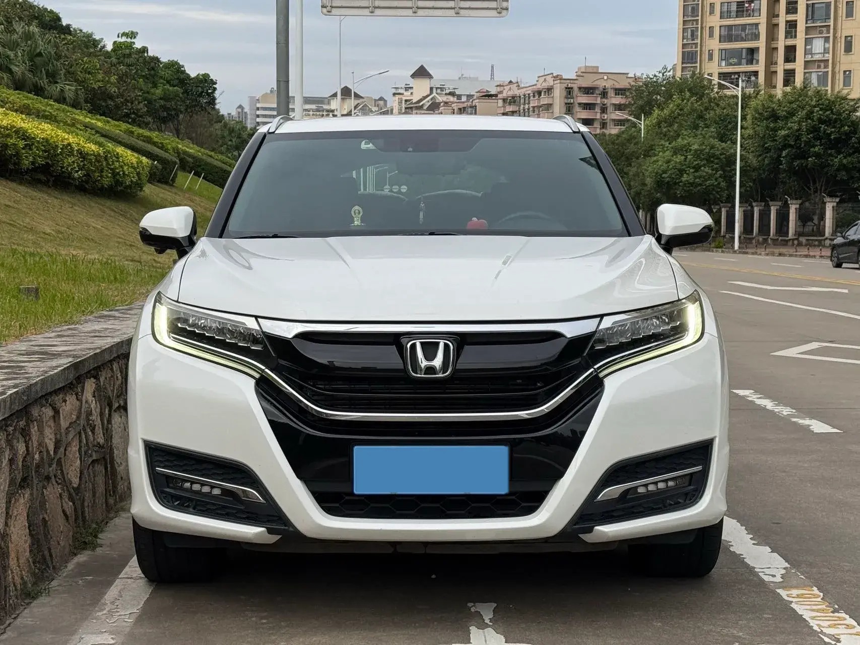 2017 HONDA UR-V thumbnail 2