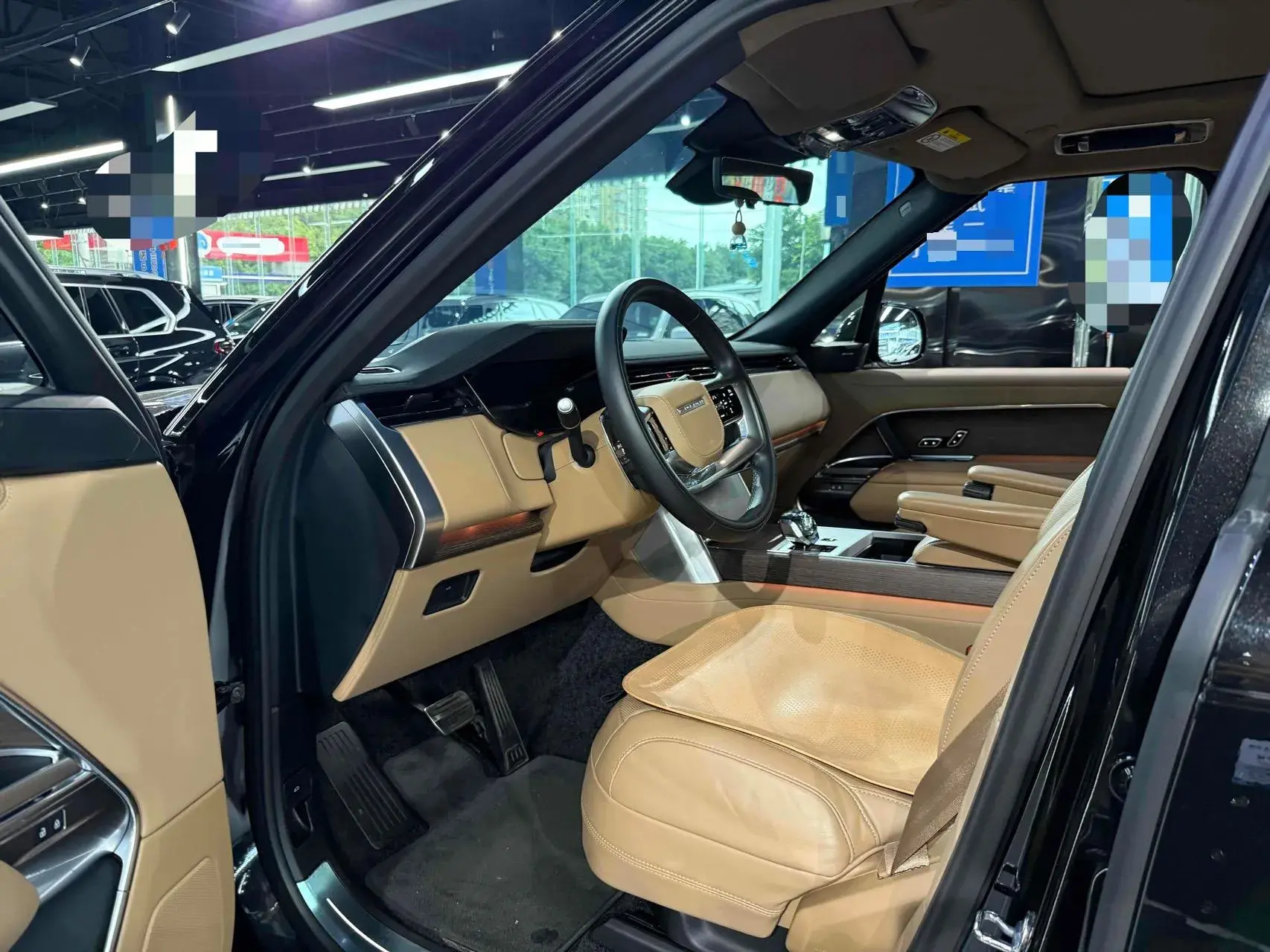 2025 LAND ROVER thumbnail 3