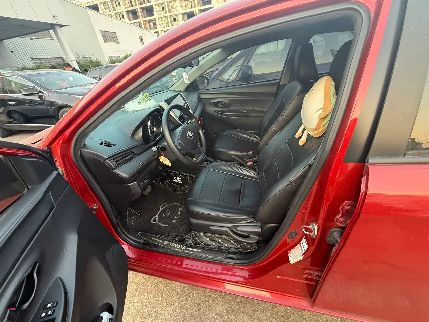 2019 TOYOTA YARIS thumbnail 4