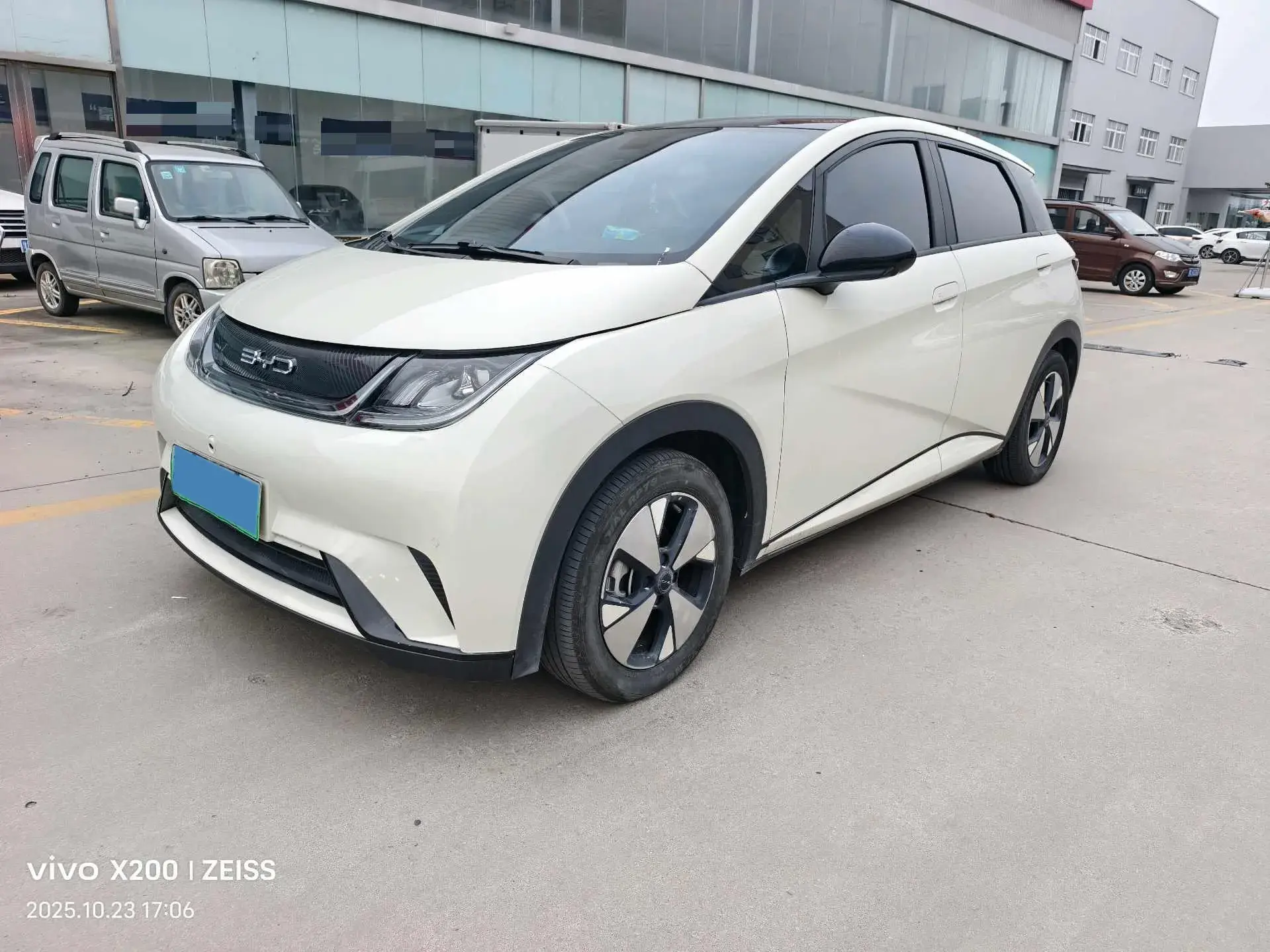 2024 BYD DOLPHIN view 1