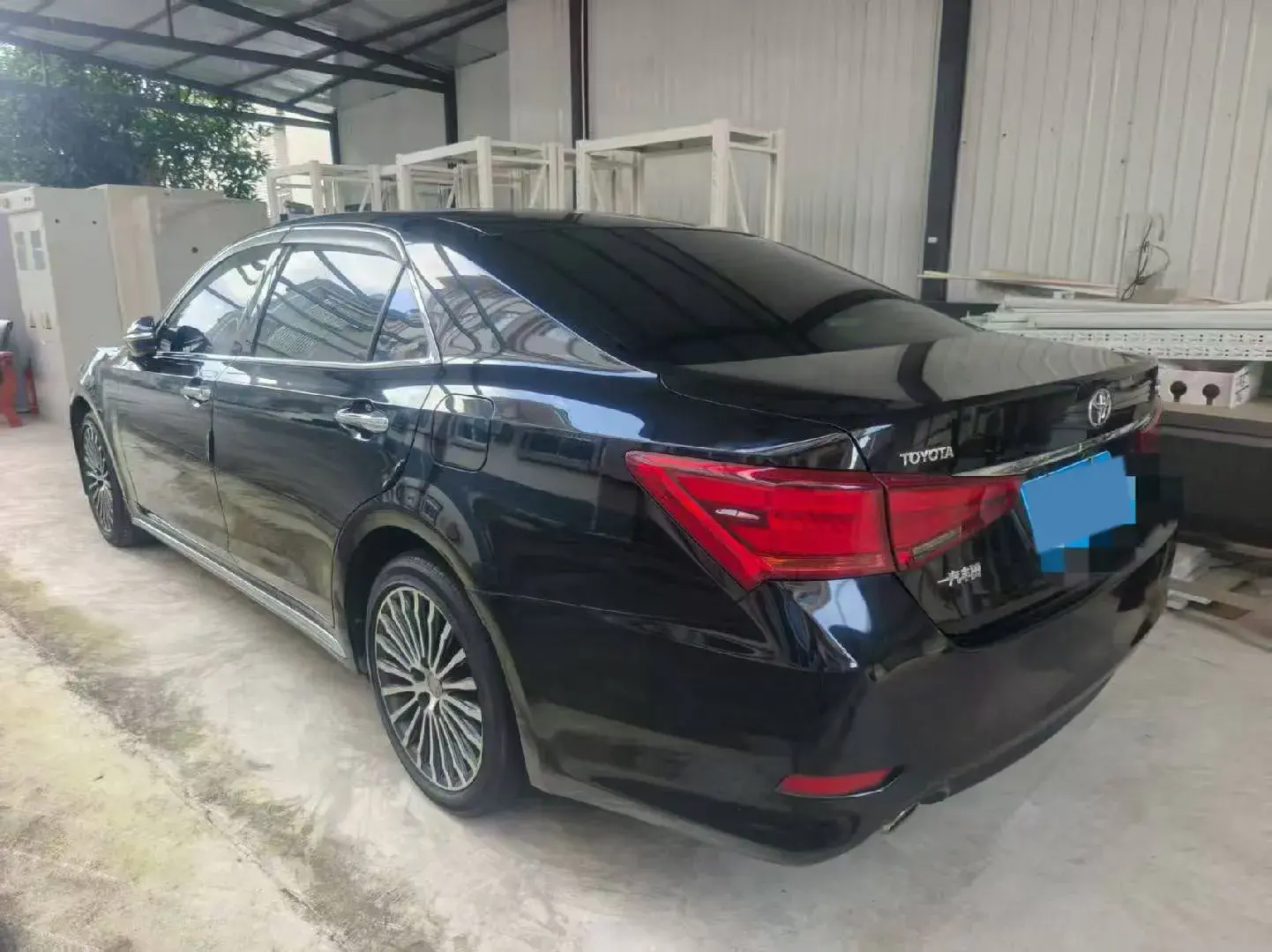 2018 TOYOTA CROWN thumbnail 3