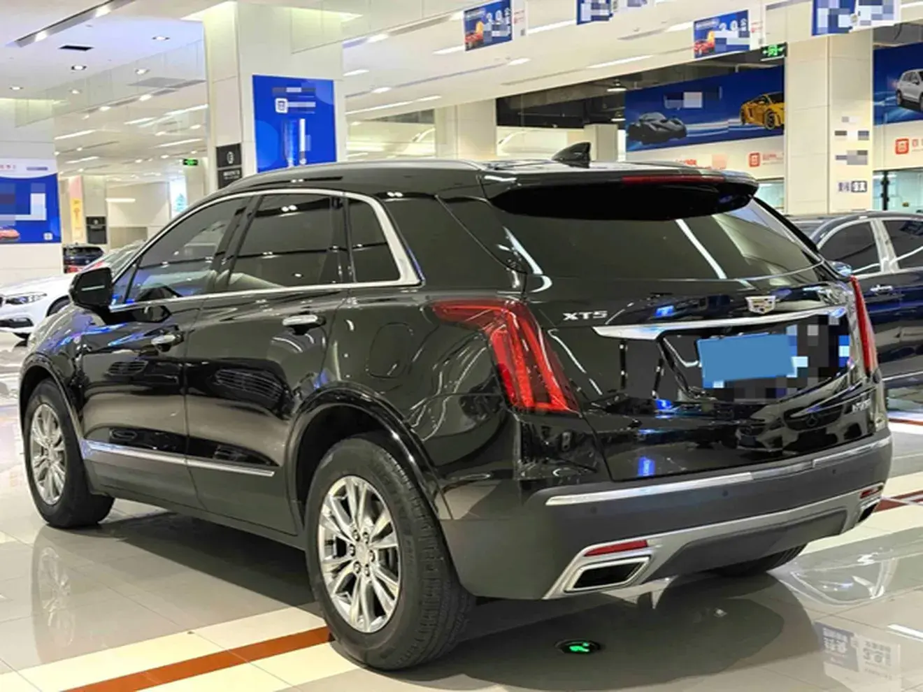 2021 CADILLAC XT5 thumbnail 3
