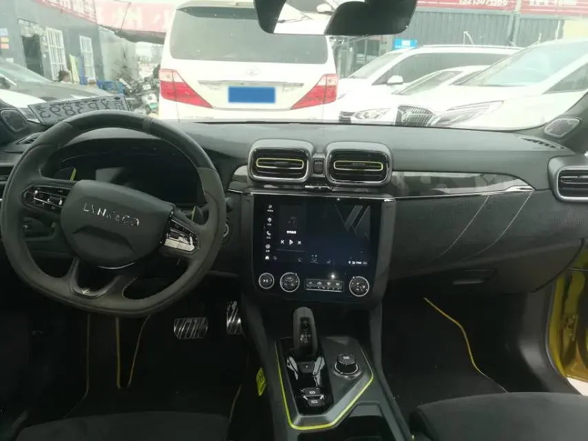 2019 LYNK&CO 03 thumbnail 4