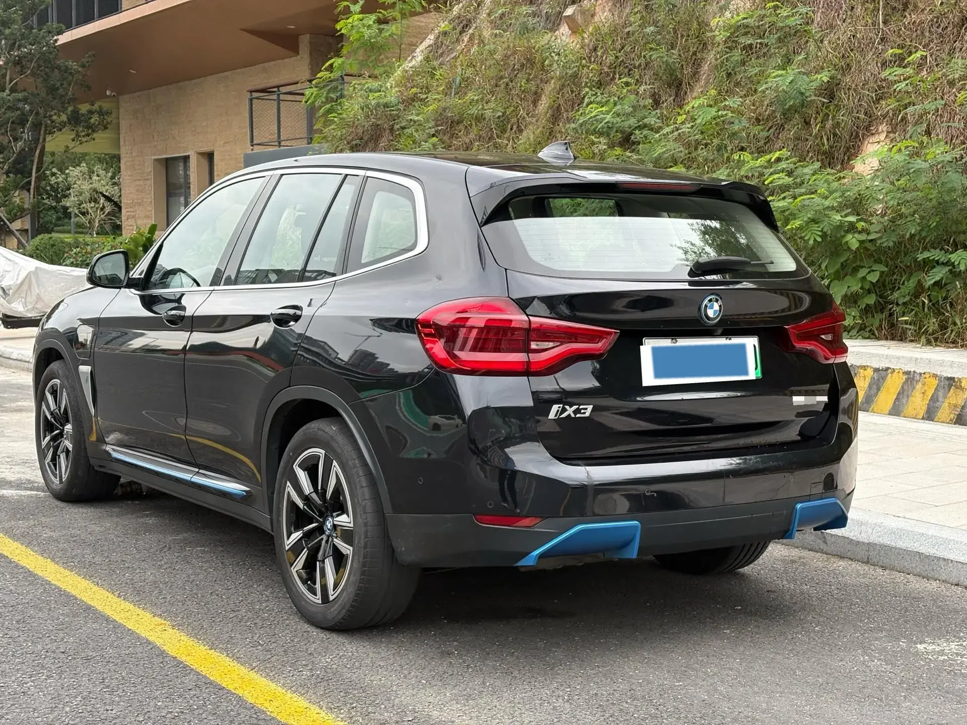 2020 BMW X1 thumbnail 3