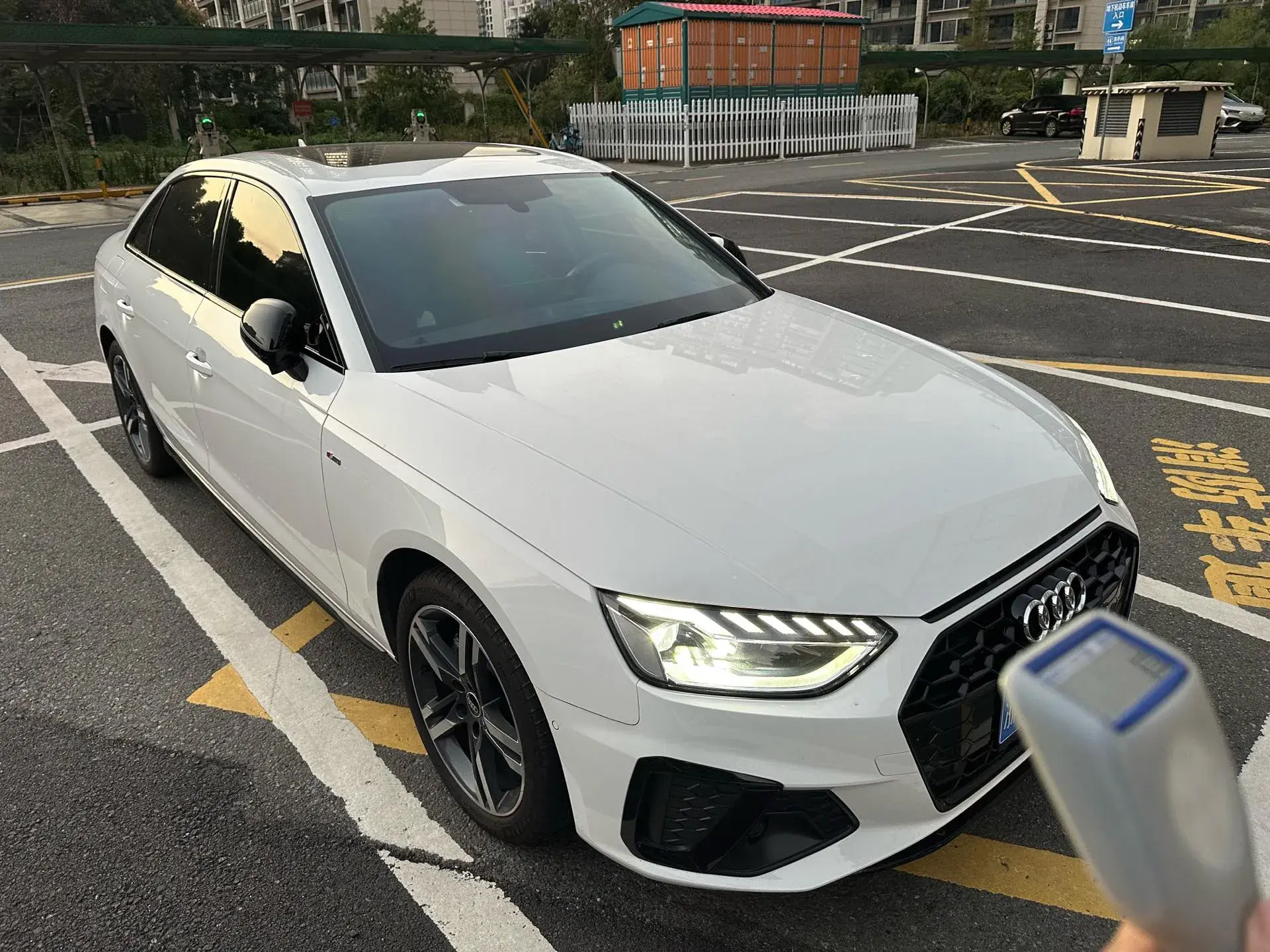 2022 AUDI A4L thumbnail 3