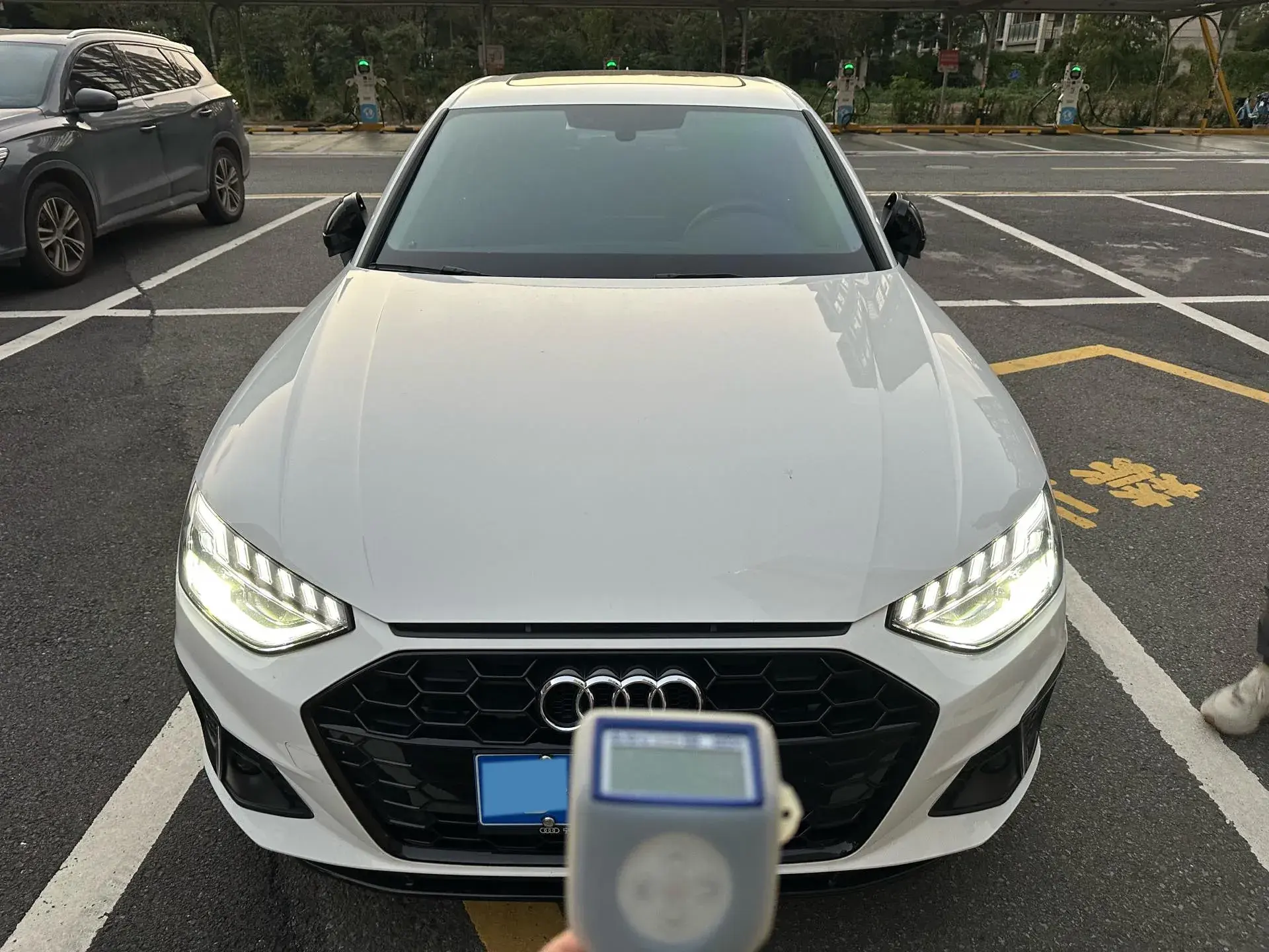 2022 AUDI A4L thumbnail 2