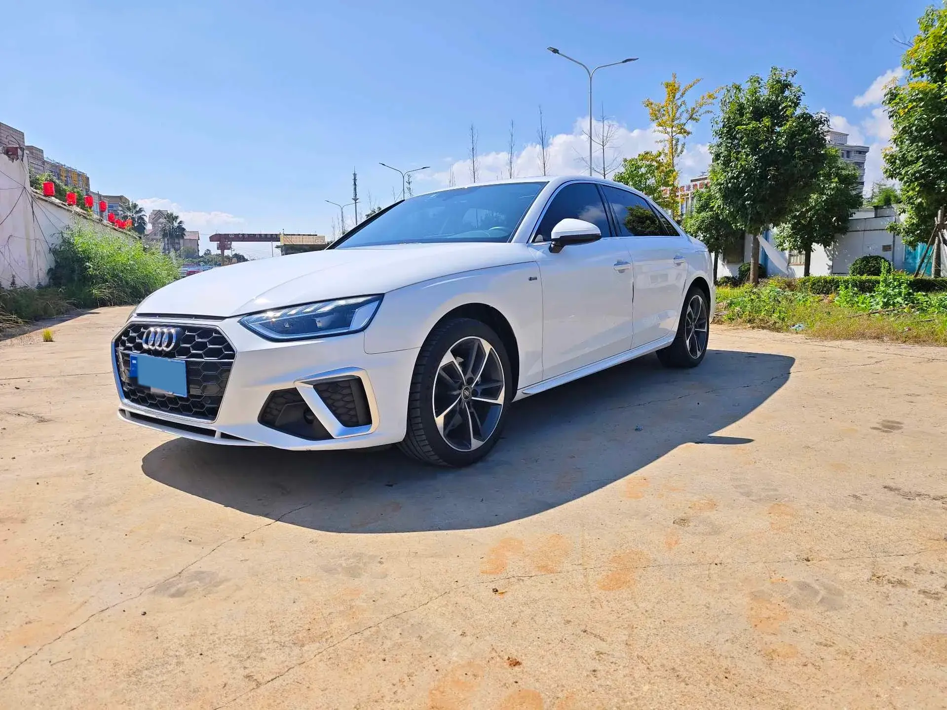 2022 AUDI A4L view 1