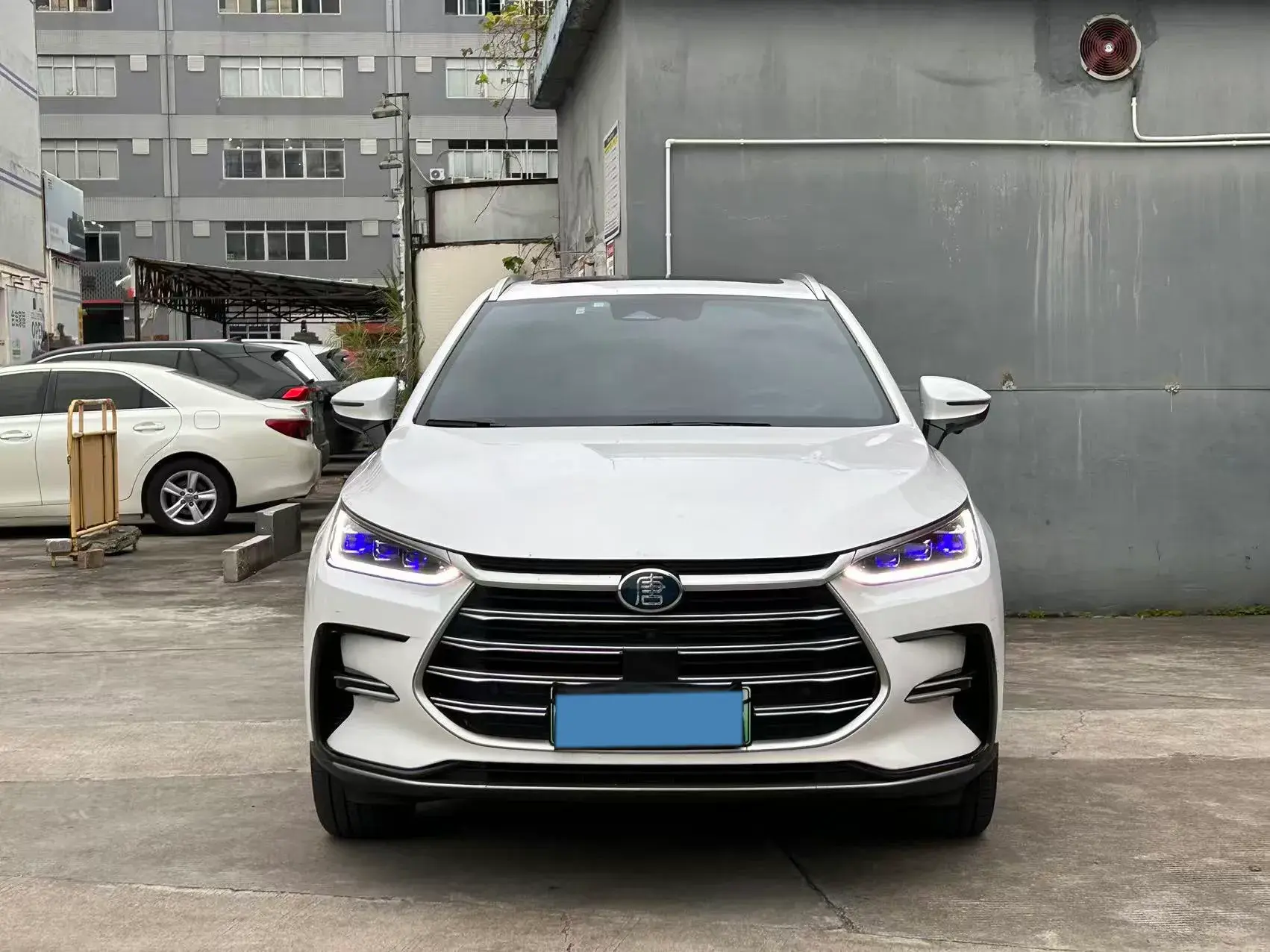 2021 BYD TANG thumbnail 4