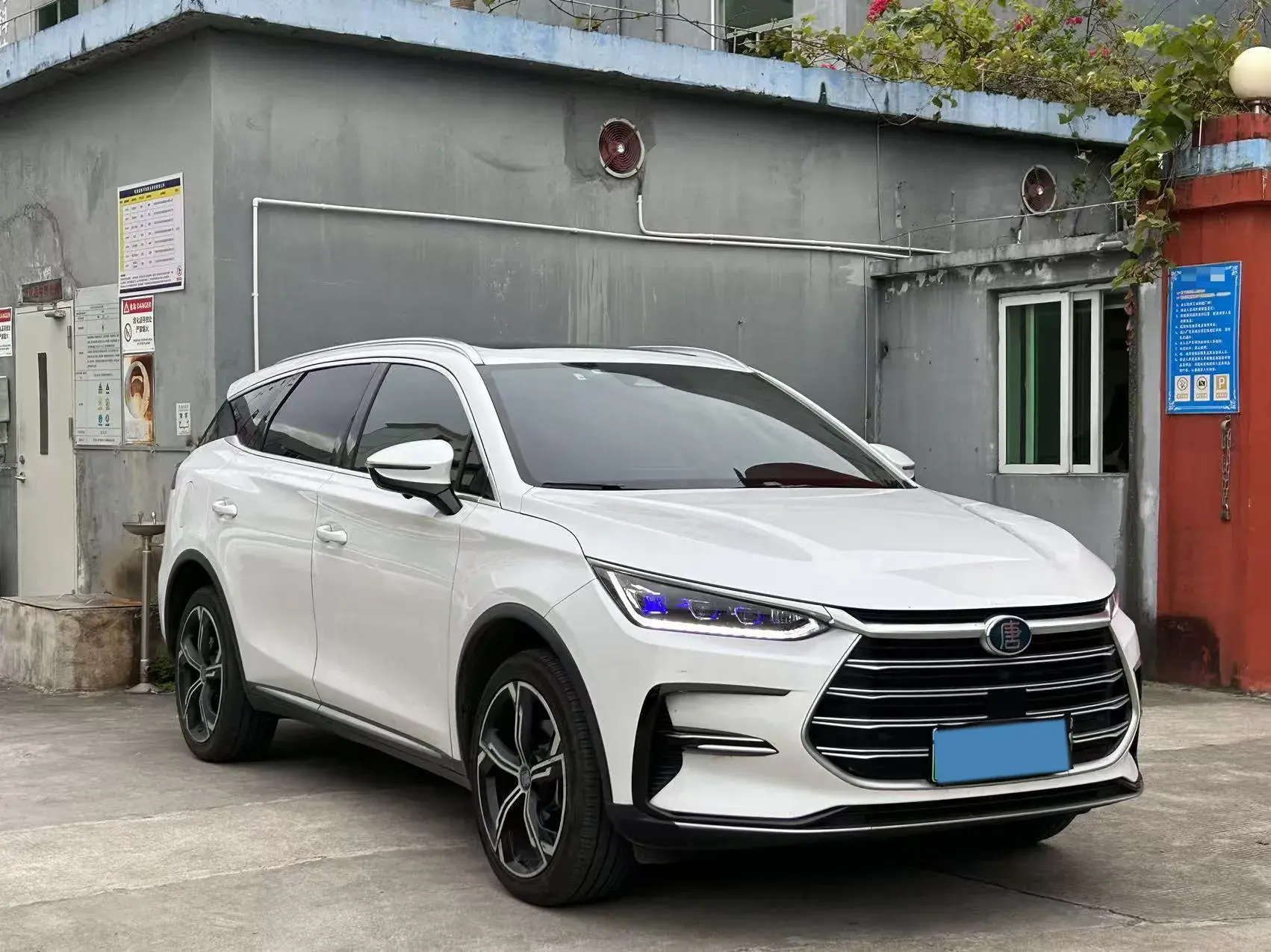 2021 BYD TANG thumbnail 2