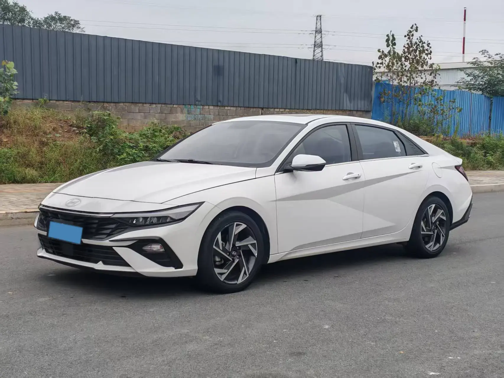 2022 HYUNDAI ELANTRA view 1