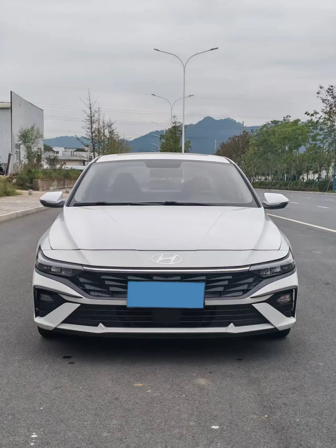 2022 HYUNDAI ELANTRA thumbnail 3