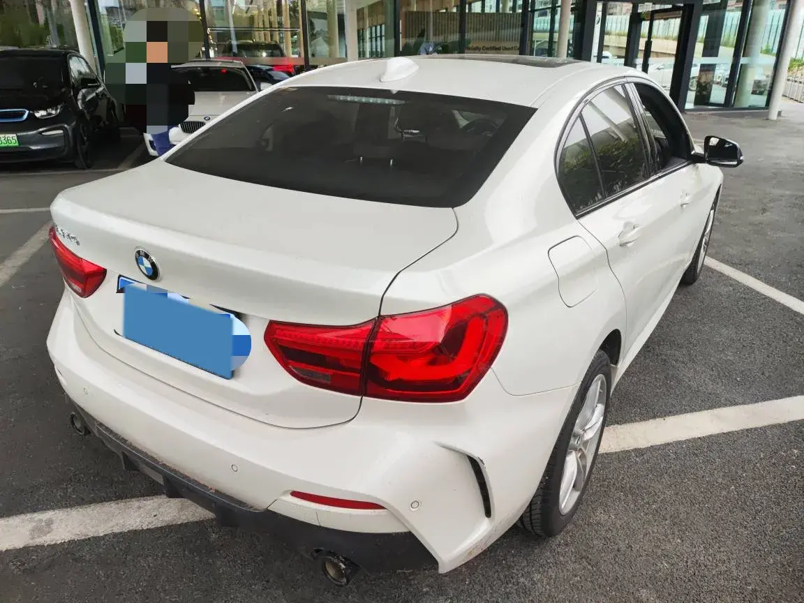 2022 BMW 1 thumbnail 2