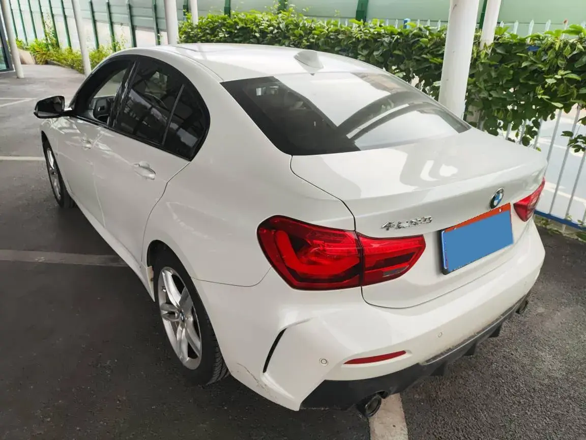 2022 BMW 1 thumbnail 3