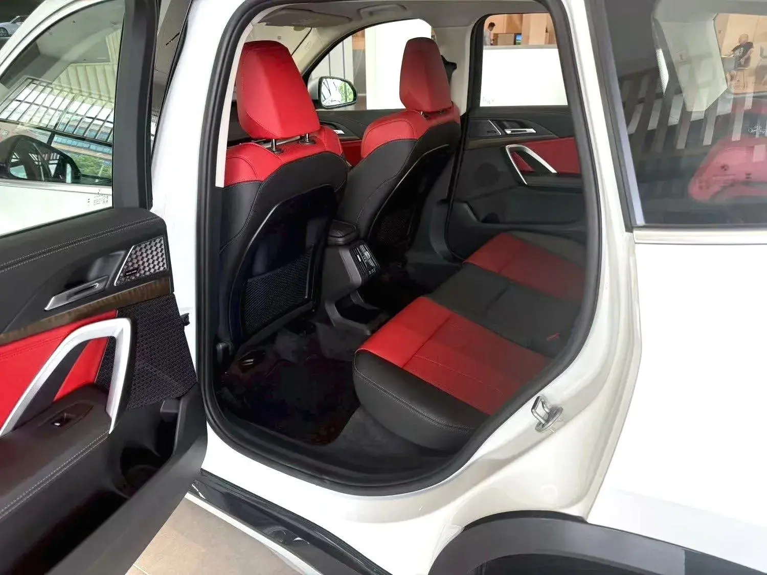 2023 BMW X1 thumbnail 4