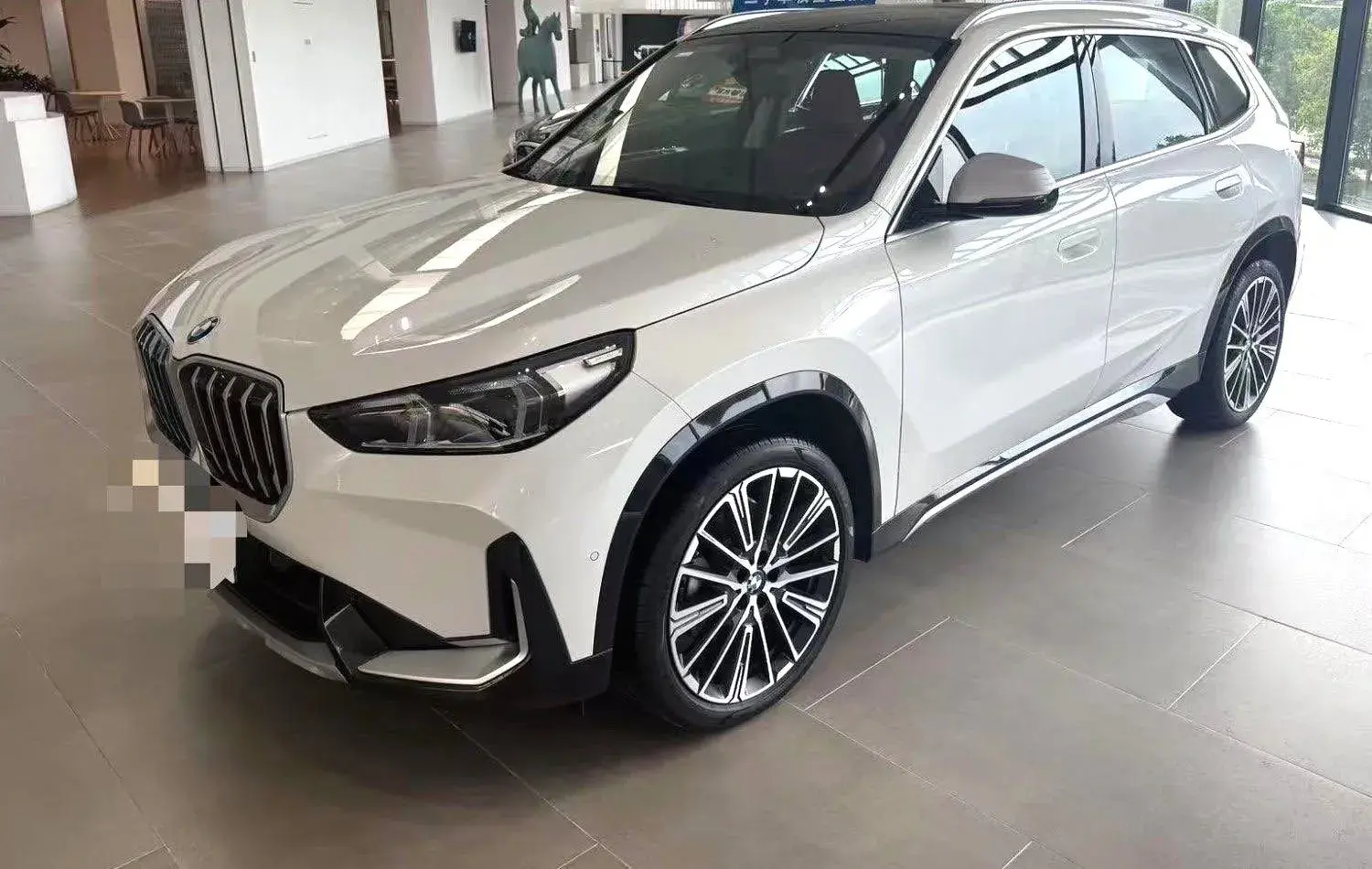 2023 BMW X1 view 1