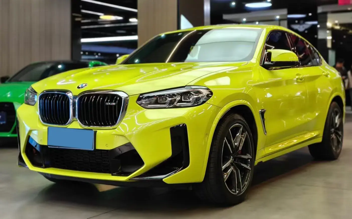 2022 BMW X4 view 1