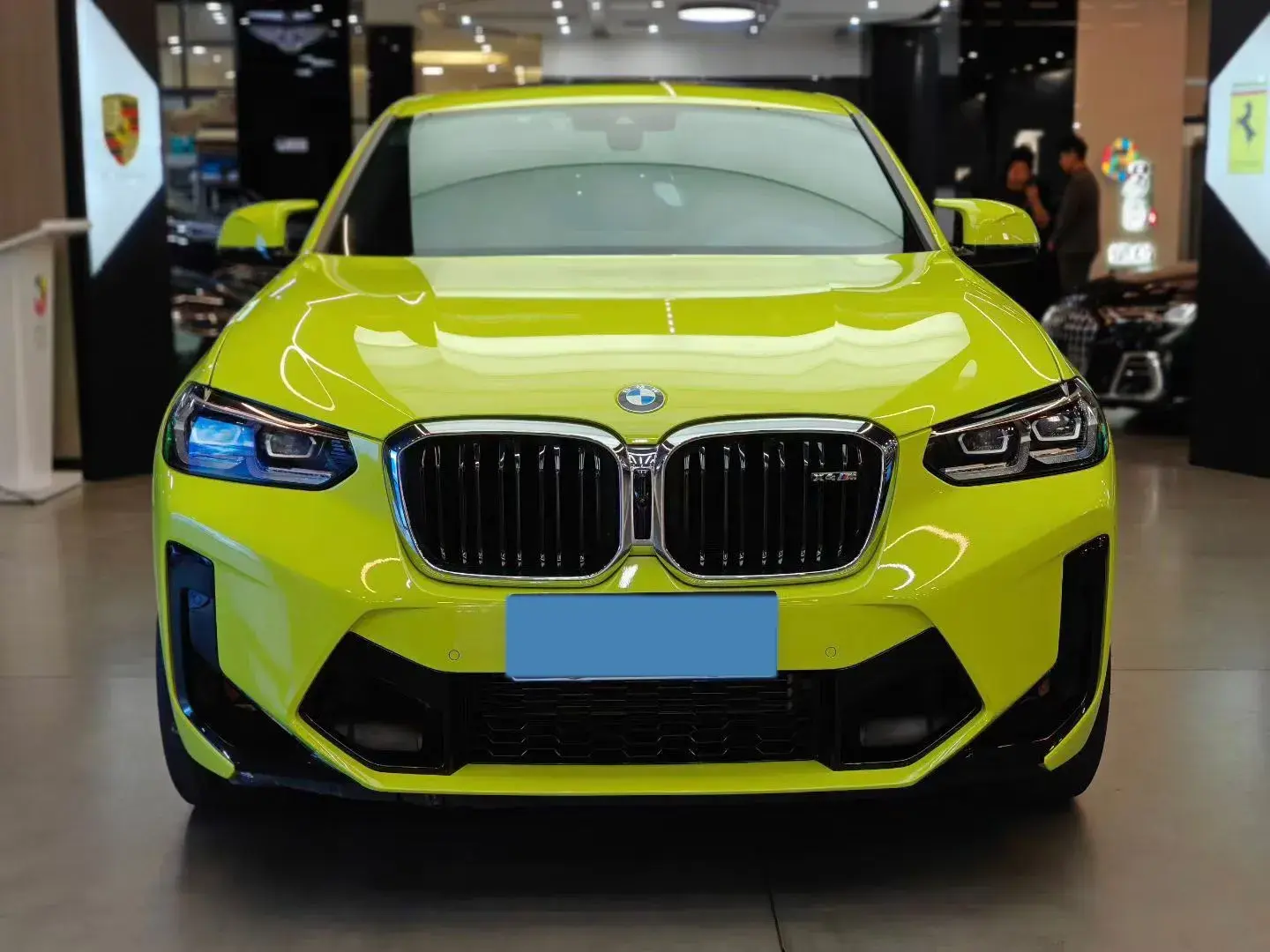 2022 BMW X4 thumbnail 2