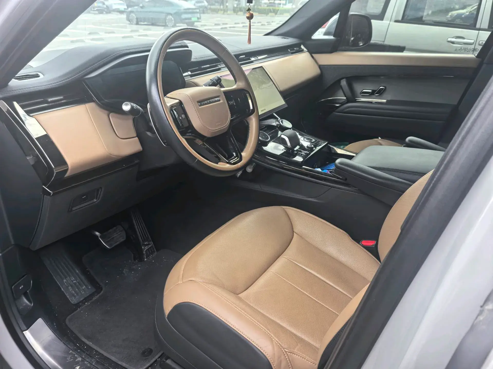 2023 LAND ROVER thumbnail 4