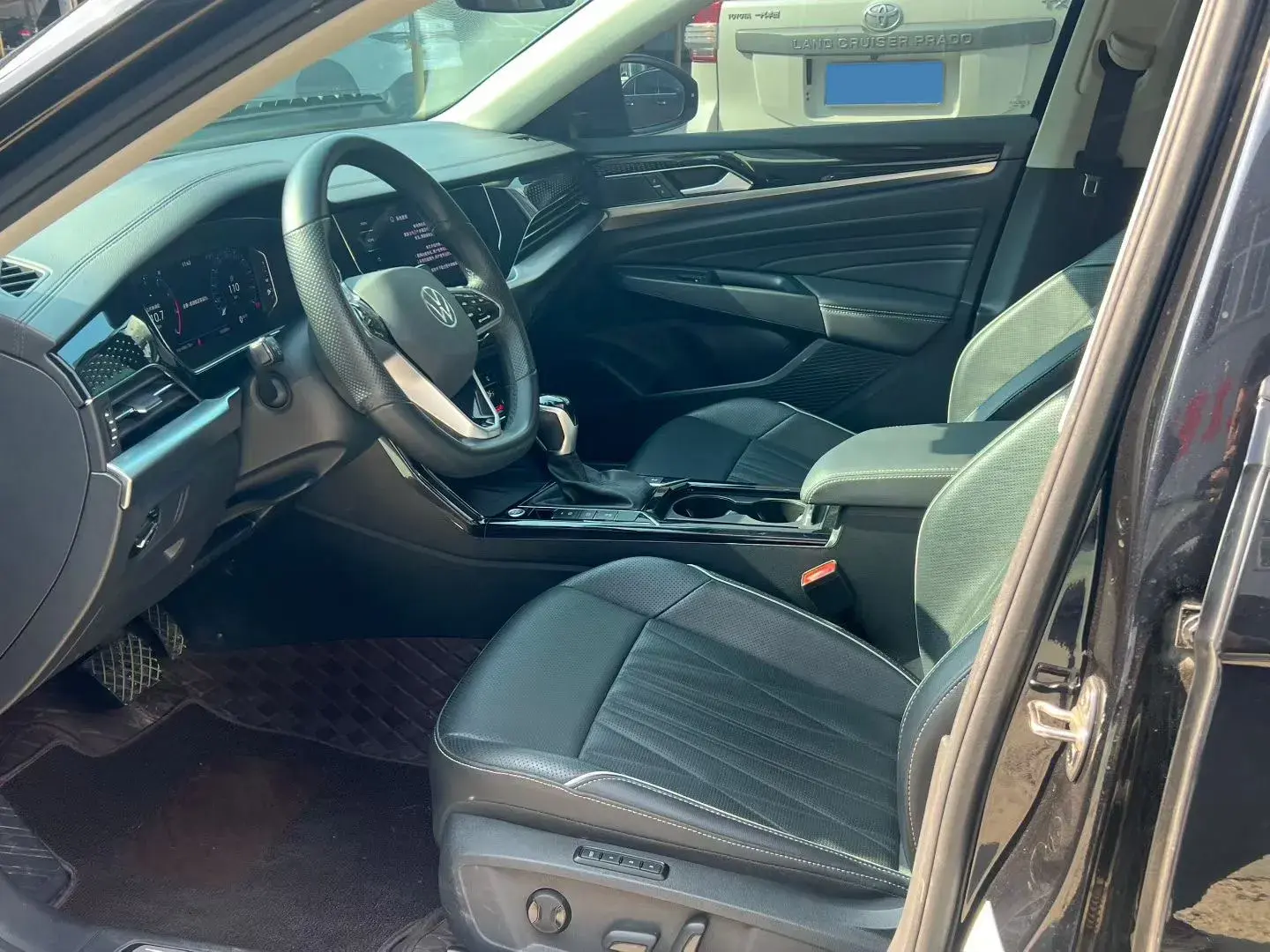 2023 VOLKSWAGEN PASSAT thumbnail 4