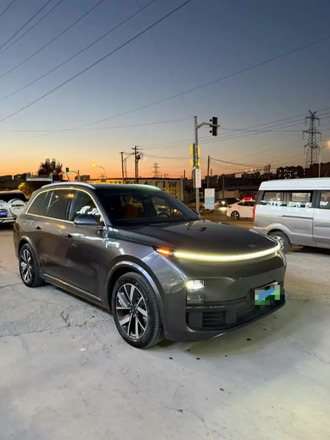 2023 LI L8 thumbnail 2