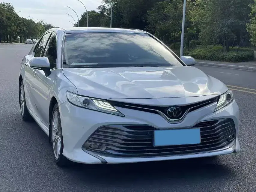2019 TOYOTA CAMRY thumbnail 3