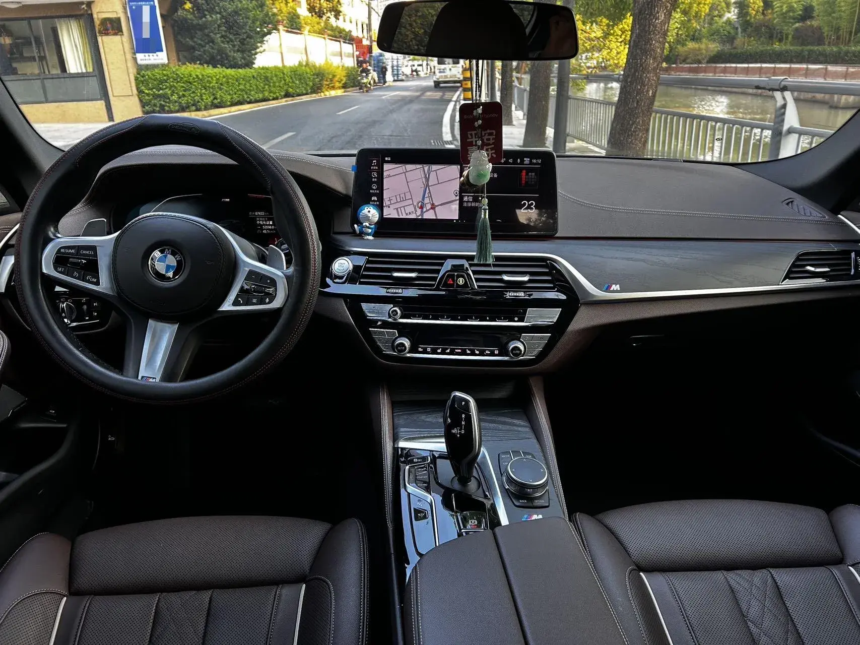 2021 BMW 5 thumbnail 3