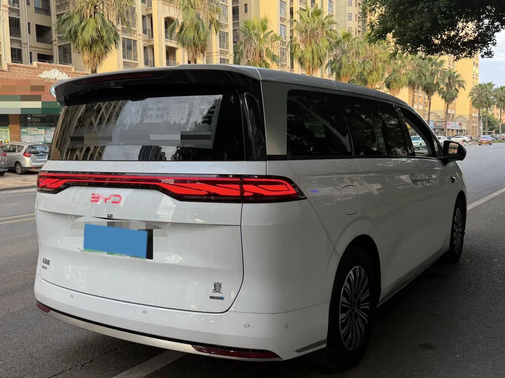 2025 BYD XIA thumbnail 3