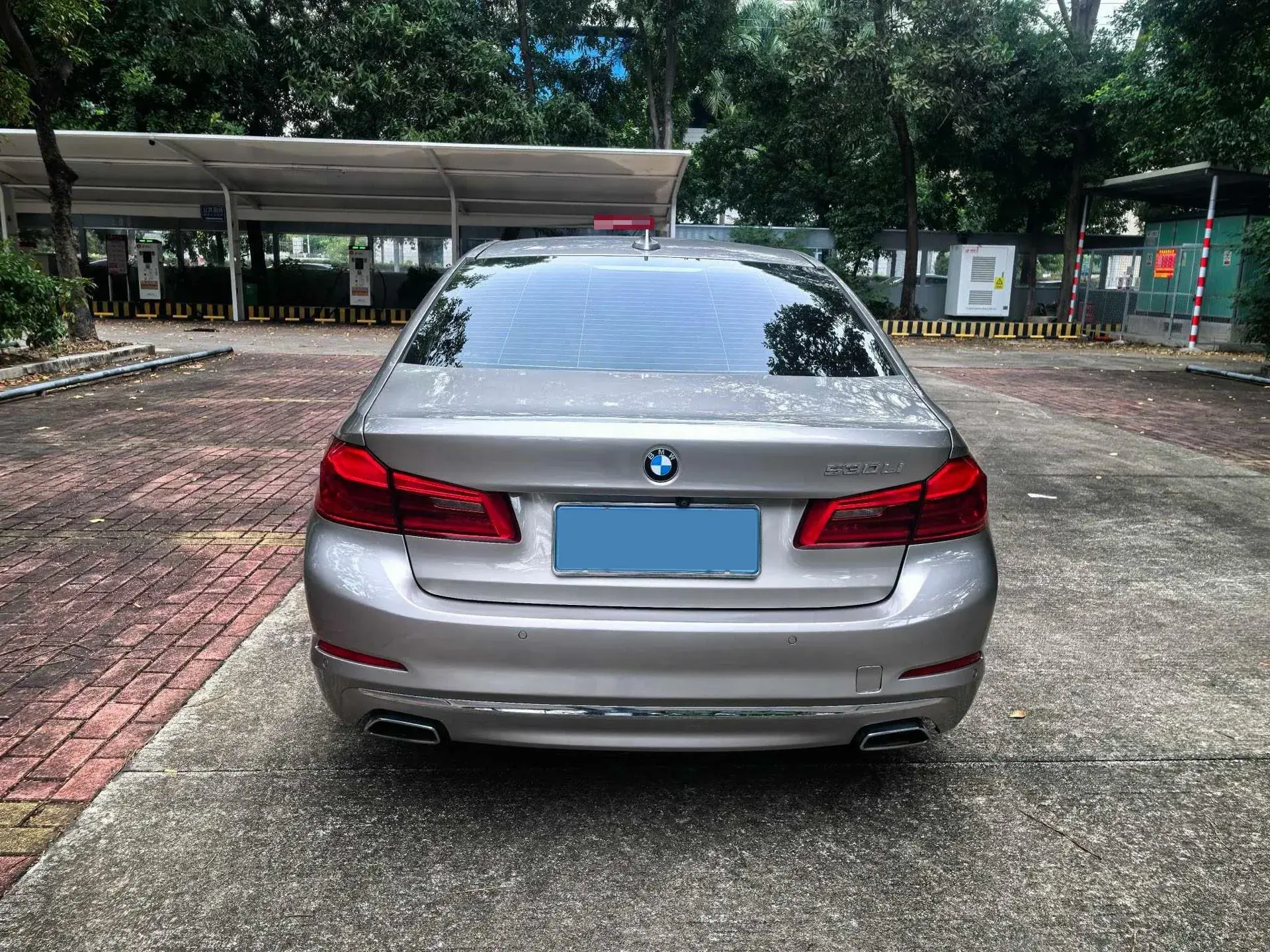 2020 BMW 5 thumbnail 4