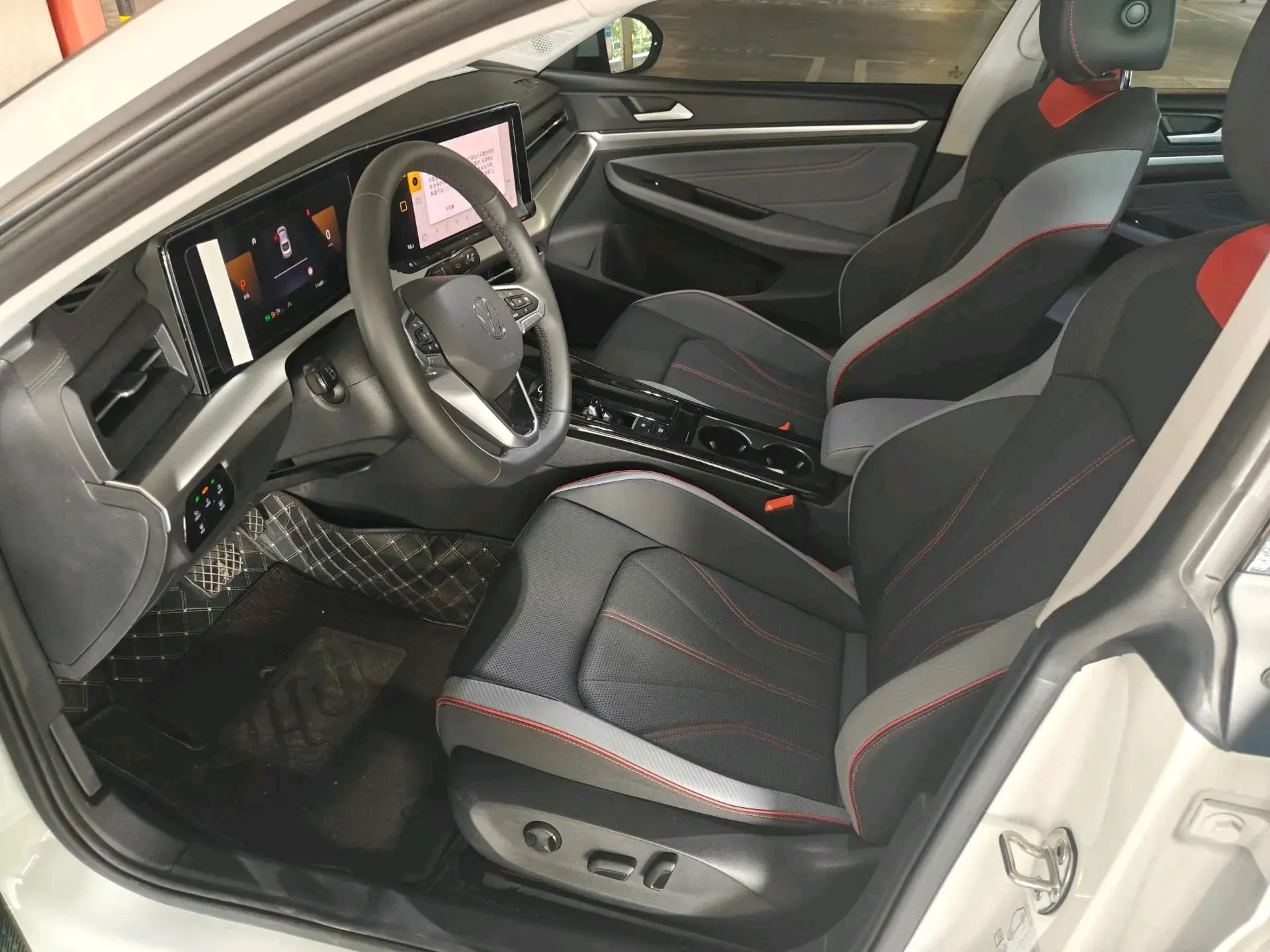 2023 VOLKSWAGEN LAMANDO thumbnail 4