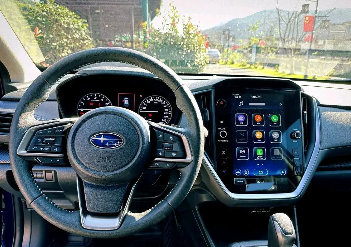 2024 SUBARU CROSSTREK thumbnail 3