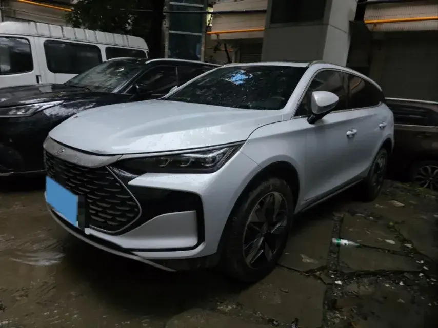 2024 BYD TANG view 1