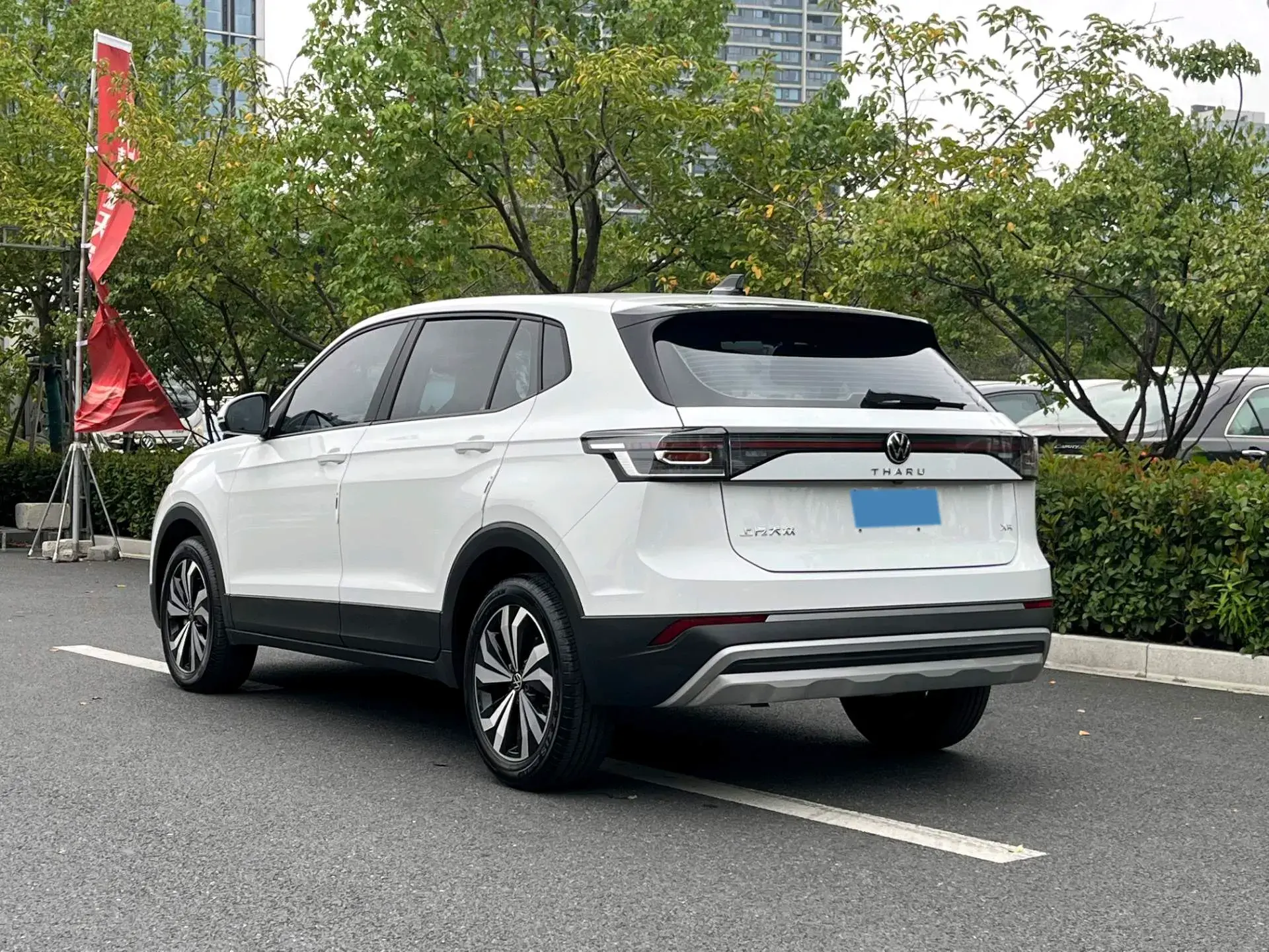 2025 VOLKSWAGEN THARU thumbnail 4