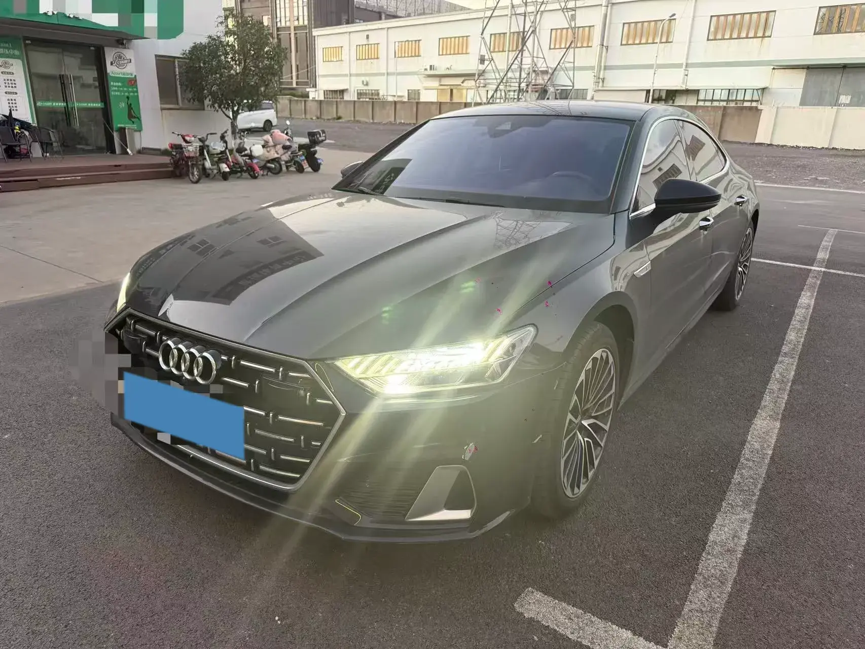 2024 AUDI A7L view 1