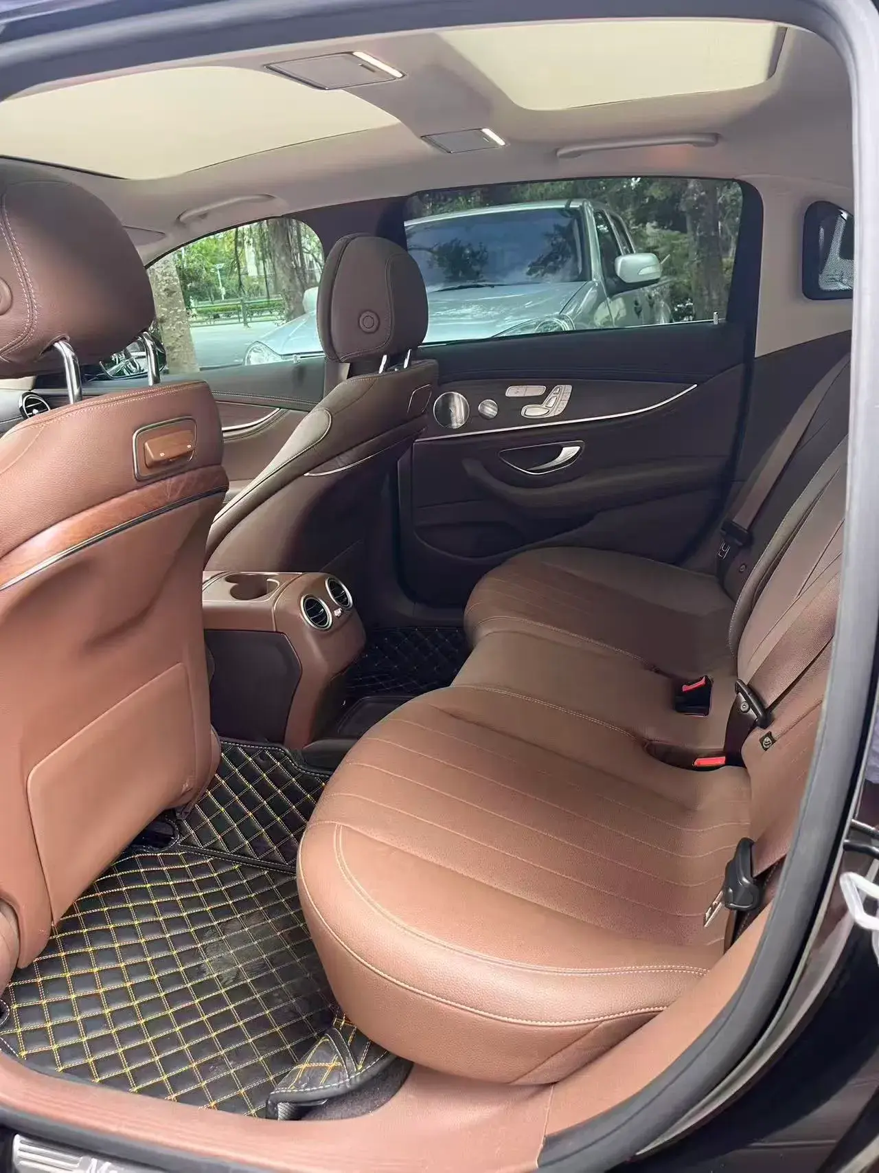 2020 MERCEDES-BENZ E thumbnail 3