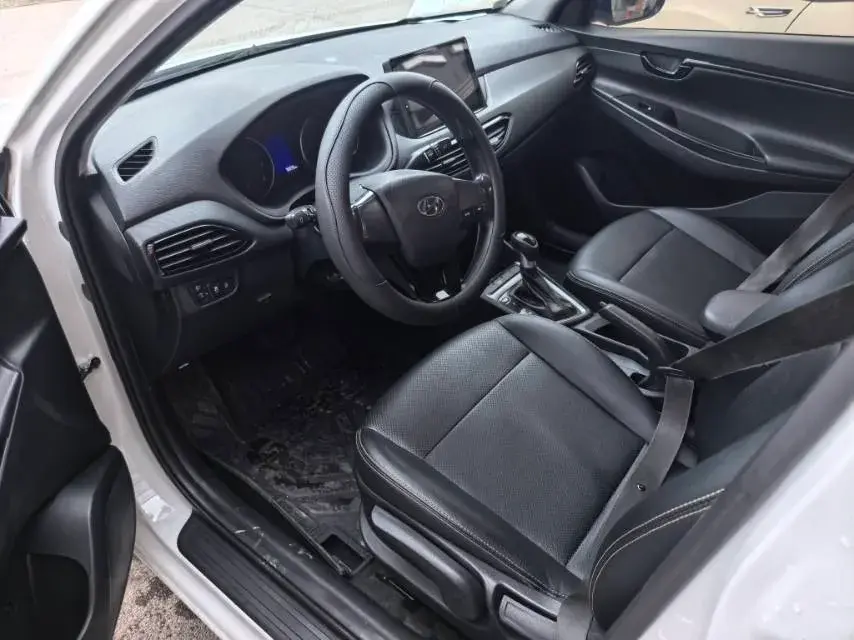 2017 HYUNDAI CELESTA thumbnail 3