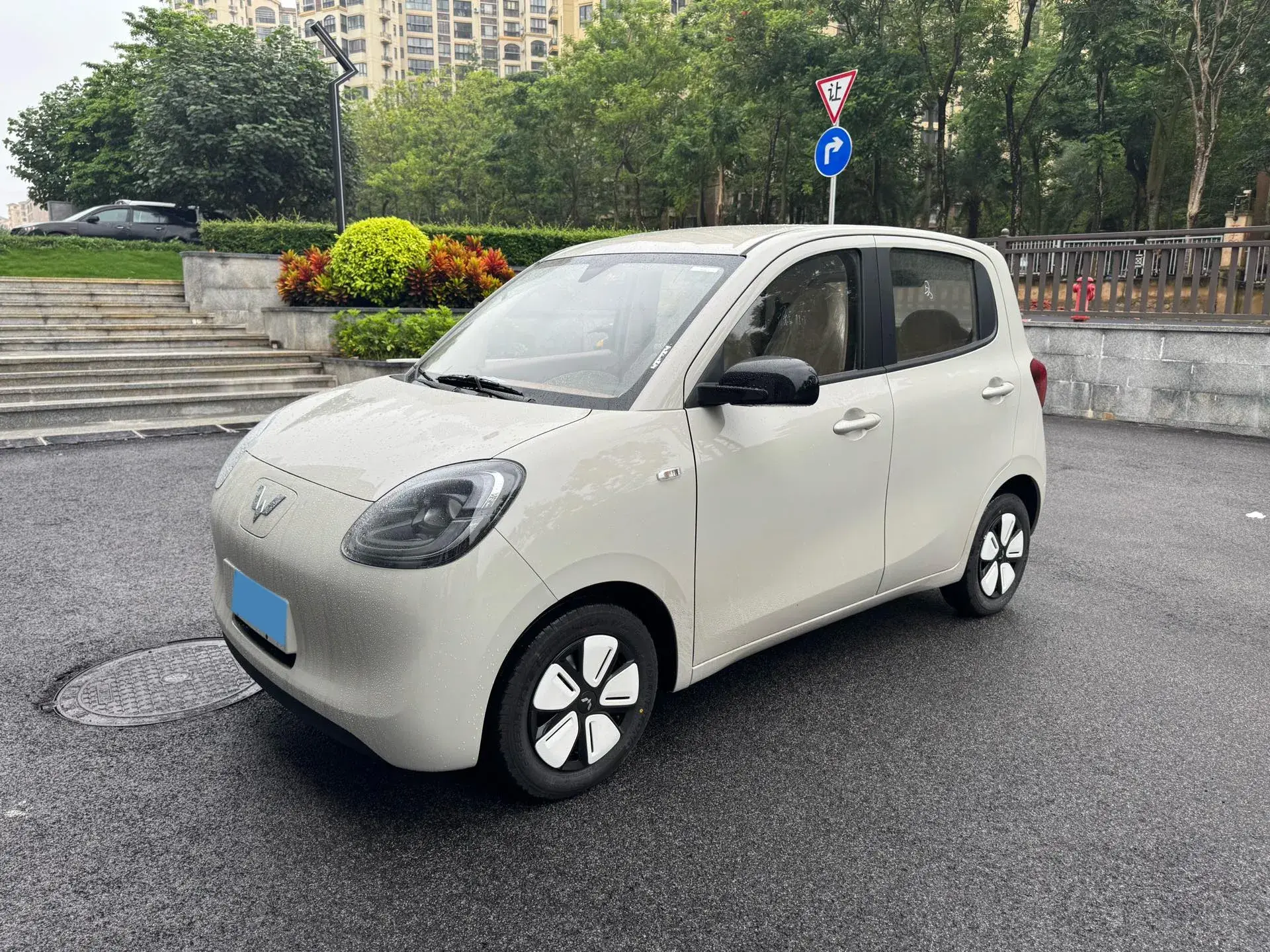 2025 WULING HONGGUANG view 1