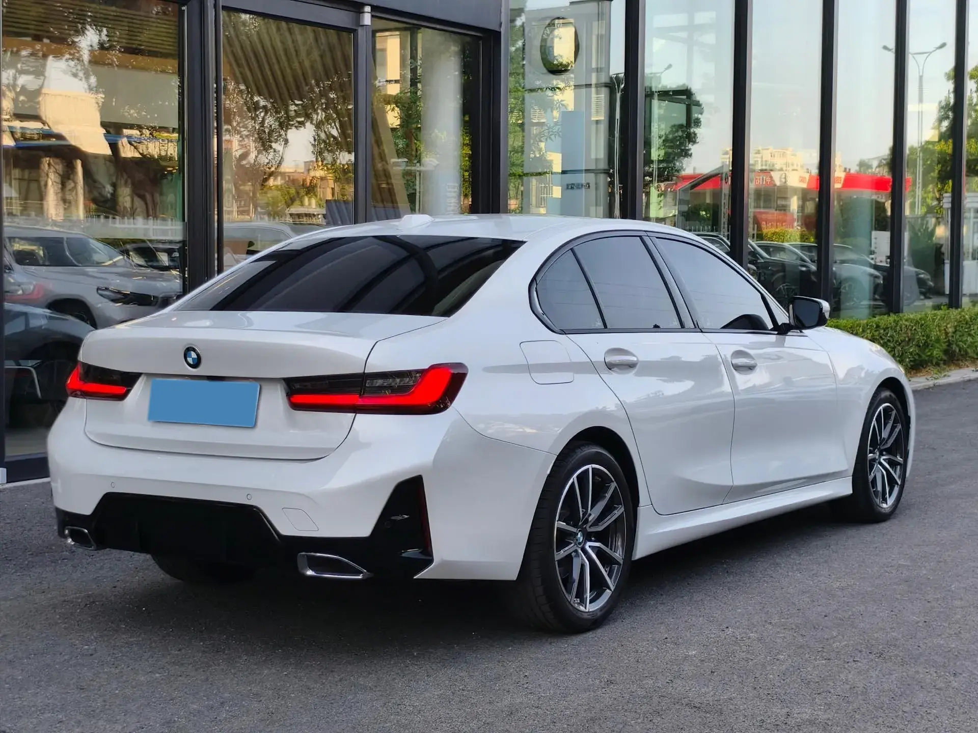 2023 BMW 3 thumbnail 4