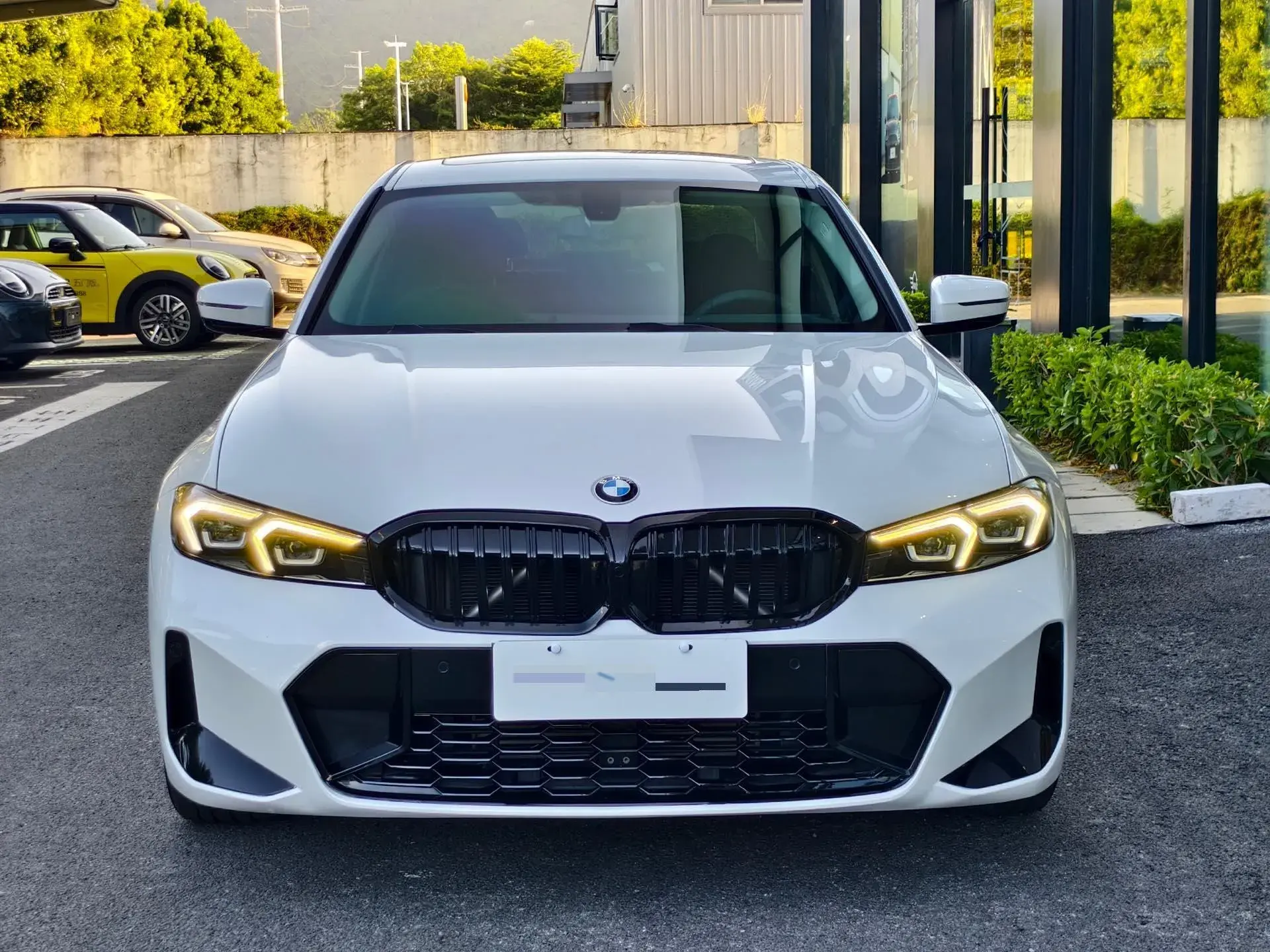2023 BMW 3 thumbnail 2