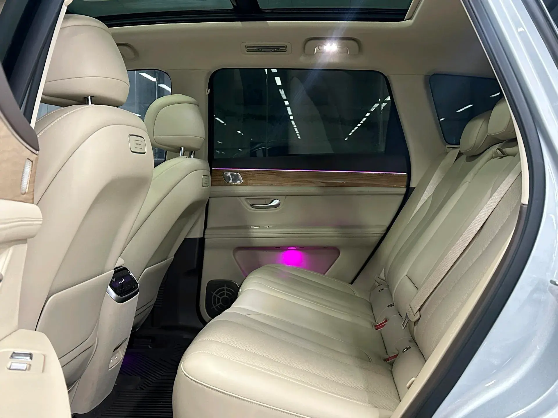 2024 AITO AITO thumbnail 4