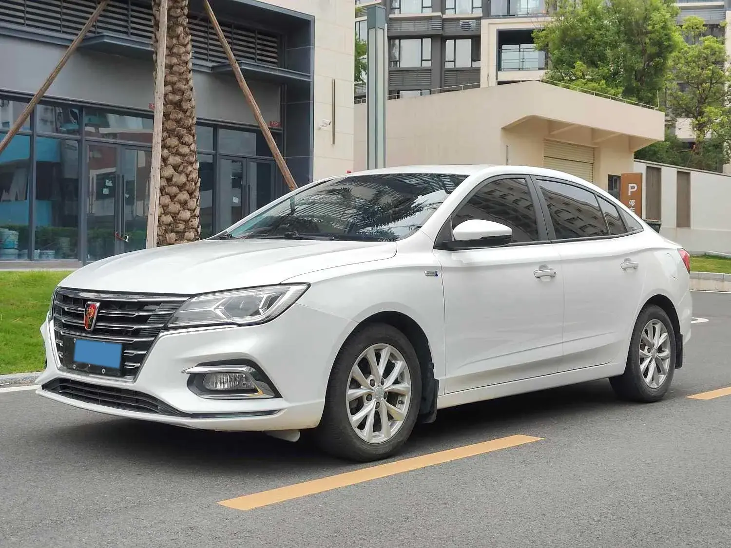2019 ROEWE I5 view 1
