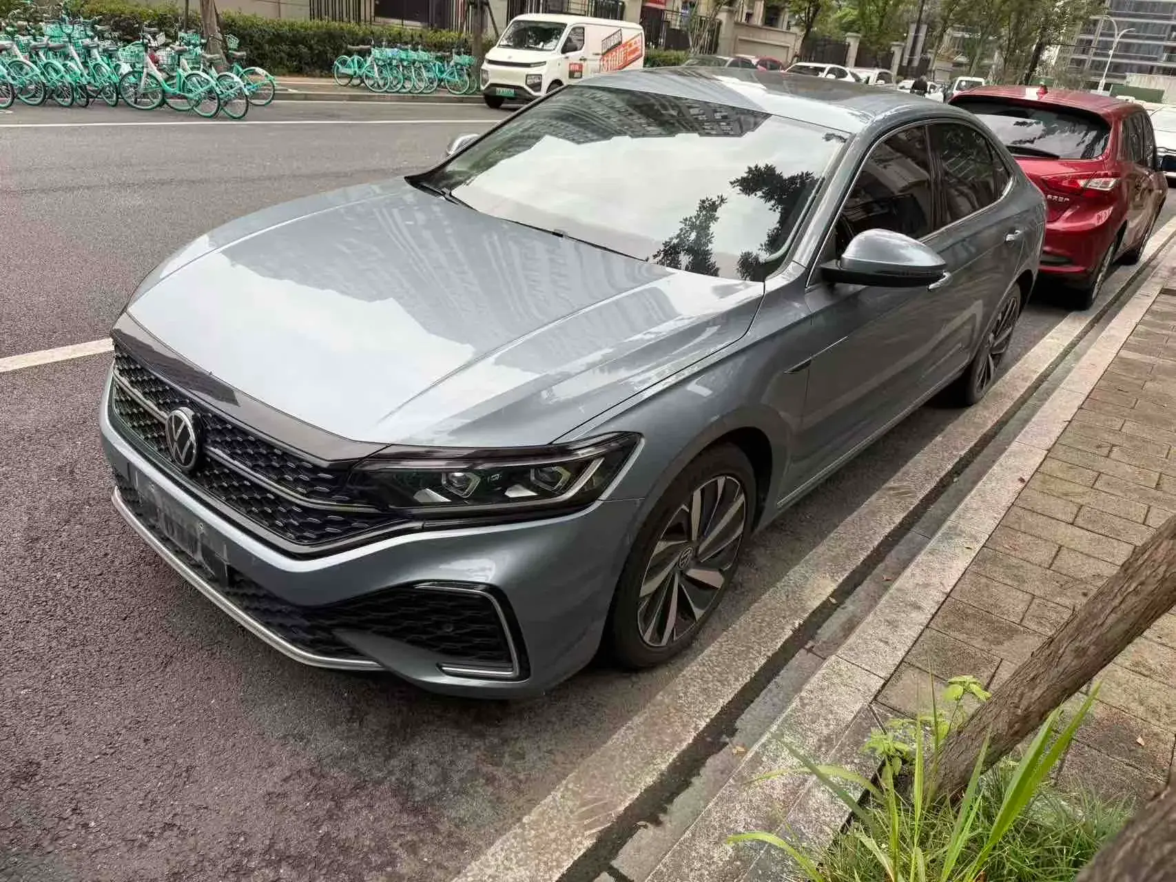 2022 VOLKSWAGEN PASSAT view 1